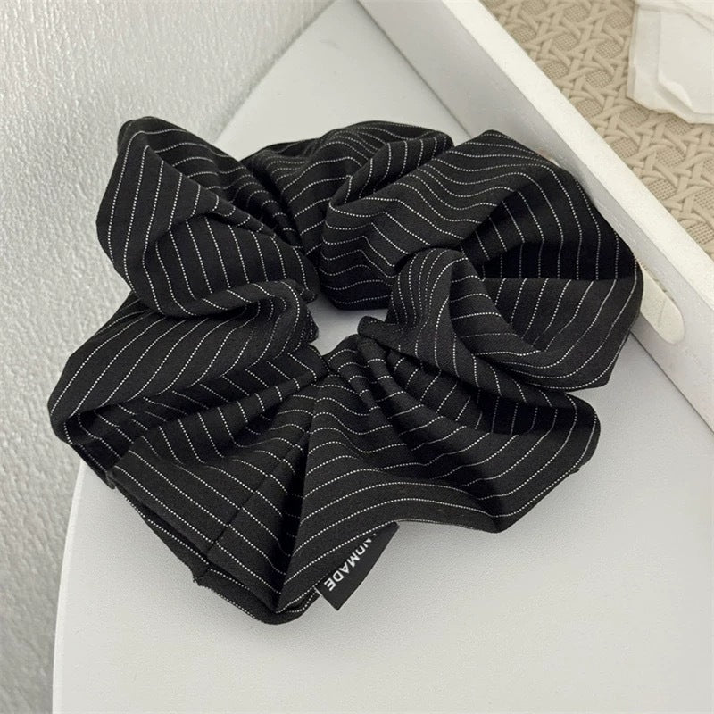 Grand Chouchou Satiné Style Coréen — Accessoire Cheveux Doux & Élastique