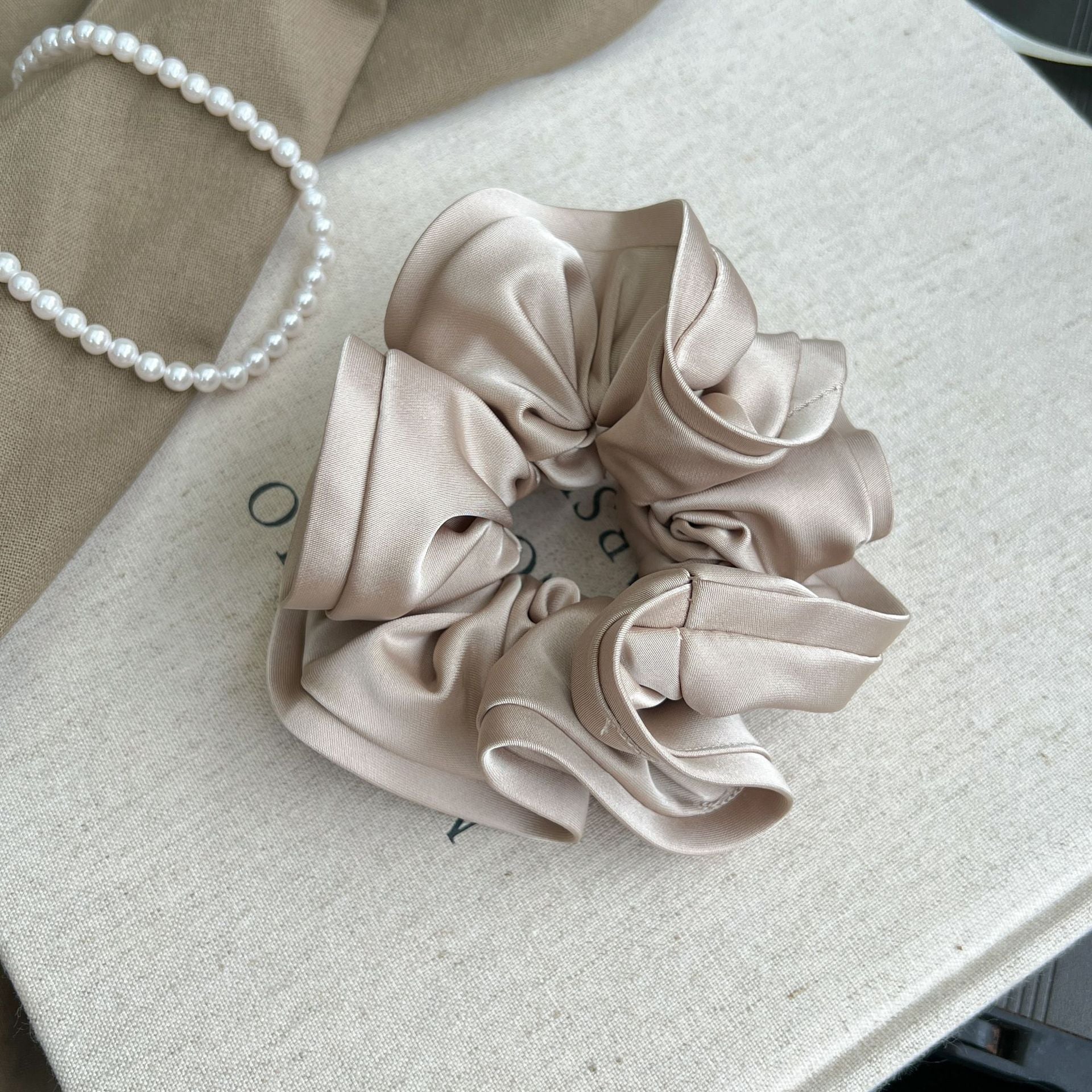 Chouchou Satiné Style Français — Élastique Cheveux Grande Taille